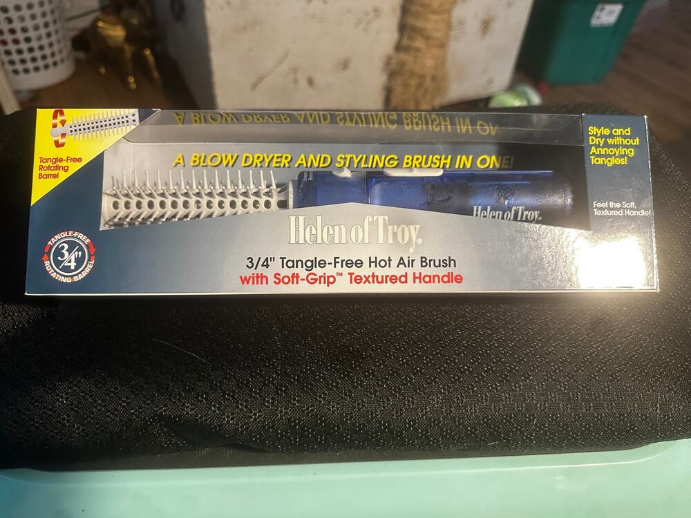 NEW Helen of Troy 3/4” Tangle-Free Hot Air Brush Rotating barrel Model 1579R
